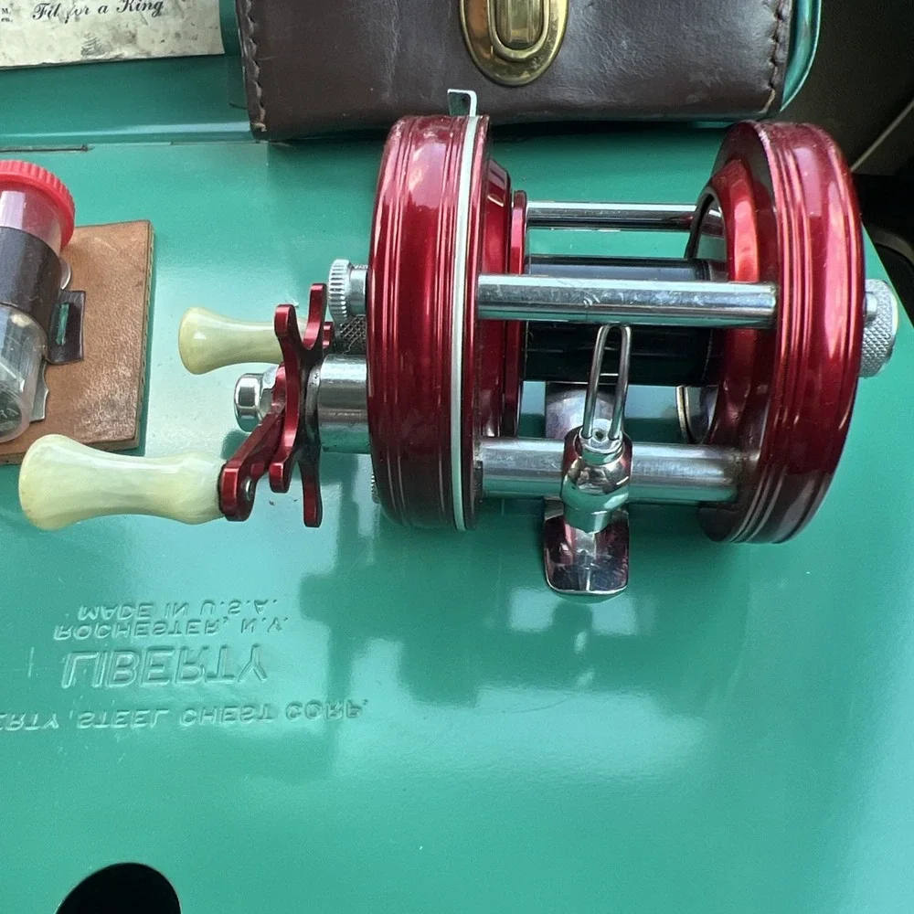 ABU Ambassadeur 5000 Casting Reel Red‎ Vintage with Original Case Sweden